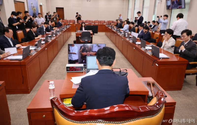 野 "'<b>메가특구법</b>' 정무위 꼼수 회부 철회하라…당 차원 대응"