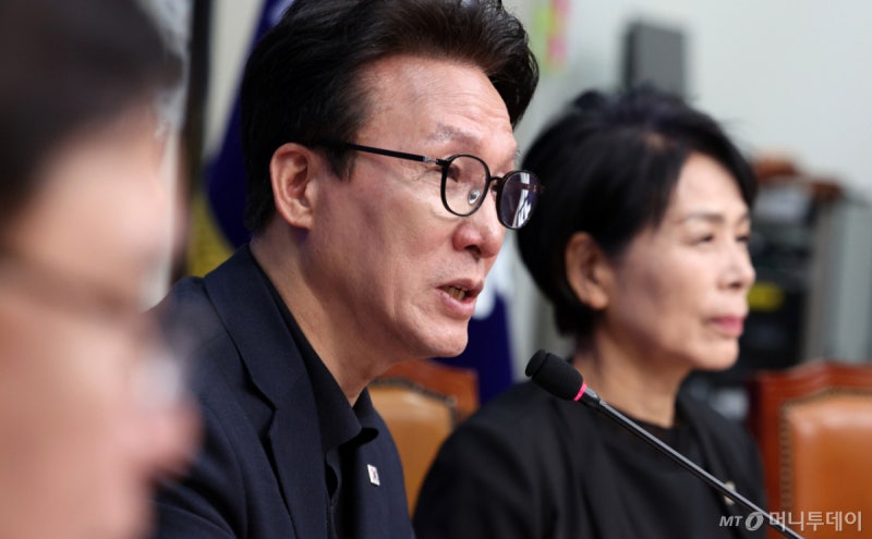 김민석, <b>추미애</b> '21억 컨설팅' 의혹에 "<b>계약</b> 적정성 들여다볼 것"
