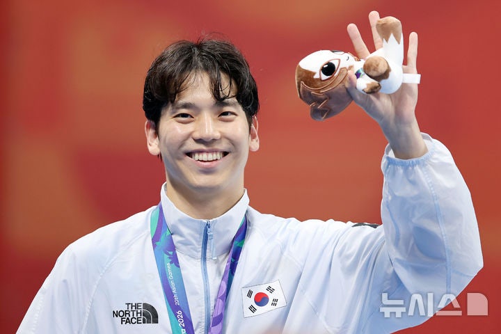 '0.01초'에 갈린 승부…<b>이주호</b>, 한국 <b>배영</b> 최초 AG 3연속 <b>동메달</b>