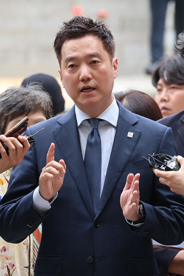 "수임료 1억2000만원 못 받았다"…<b>김세의 압구정 아파트 경매</b>로