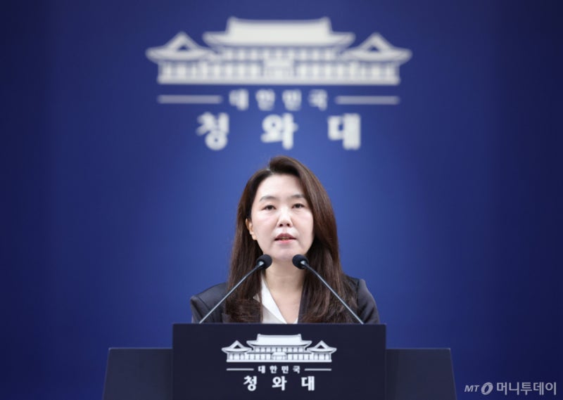 靑, <b>우크라</b> '러 석유제품 공급' 주장에 "사실과 다르고 부적절"