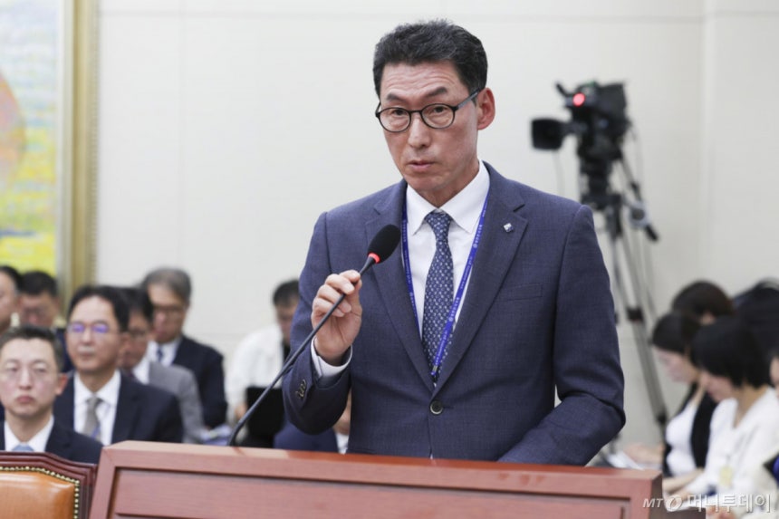 장민영 중소기업은행장이 8일 서울 여의도 국회에서 열린 정무위원회 국정감사에서 업무보고 하고 있다.  /사진=뉴시스