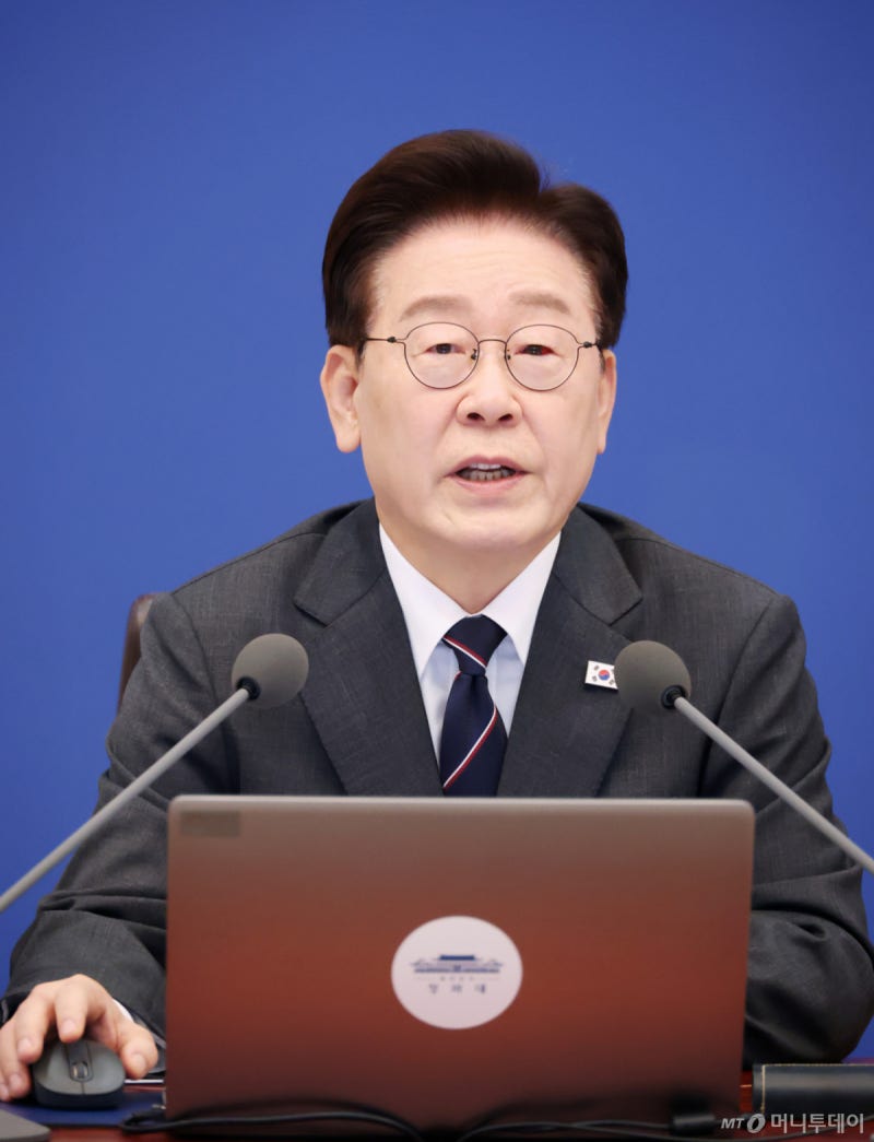 <b>조두순 전자장치 훼손</b> 논란에 李대통령 "미비점 개선하라"