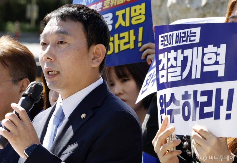 李대통령에 반박한 <b>김용민</b>..."자리 탐내서 정치하는 것 아냐"