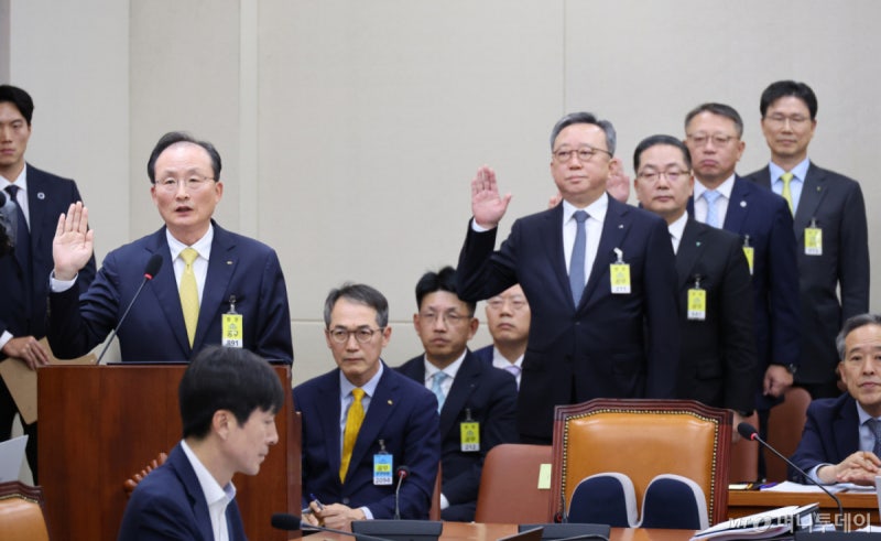 AI <b>해킹</b>에 고개숙인 <b>5대은행장</b>.."죄송하다..인력·예산 확충하고 충분히...