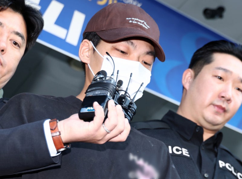 '<b>장모 살해</b>·아내 납치' <b>김성우</b>, 구속 송치...'보복살인' 등 혐의