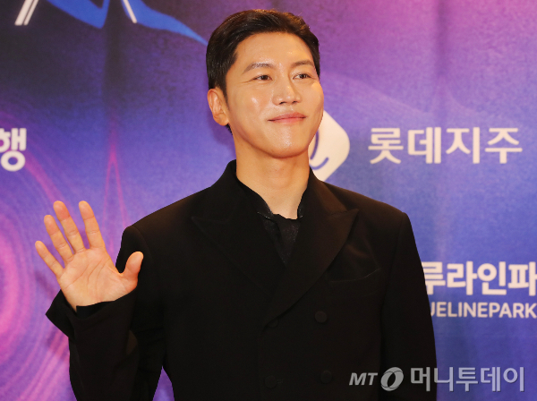 '호프' 배우 <b>음문석</b>, 내년 1월 <b>결혼</b>…예비 신부는 <b>모델</b>