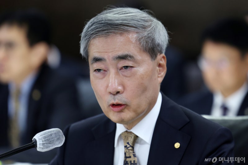 석유 최고가격제의 단기 효과와 장기 지속 가능성에 대한 신현송 총재의 분석