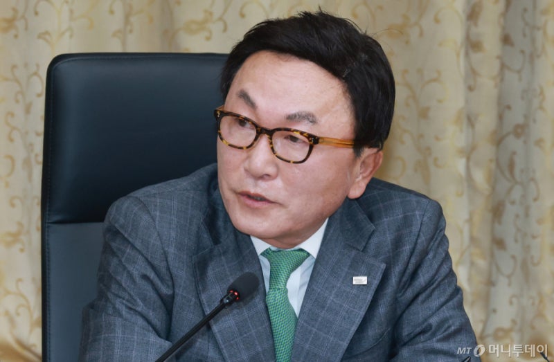 <b>박현주</b> 미래에셋 회장 "조만간 새 <b>M&A 발표</b>"