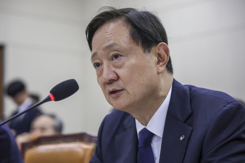 은행지주 의결 99% 원안대로 통과…<b>이찬진</b> "경영진 자료에만 의존 말라...