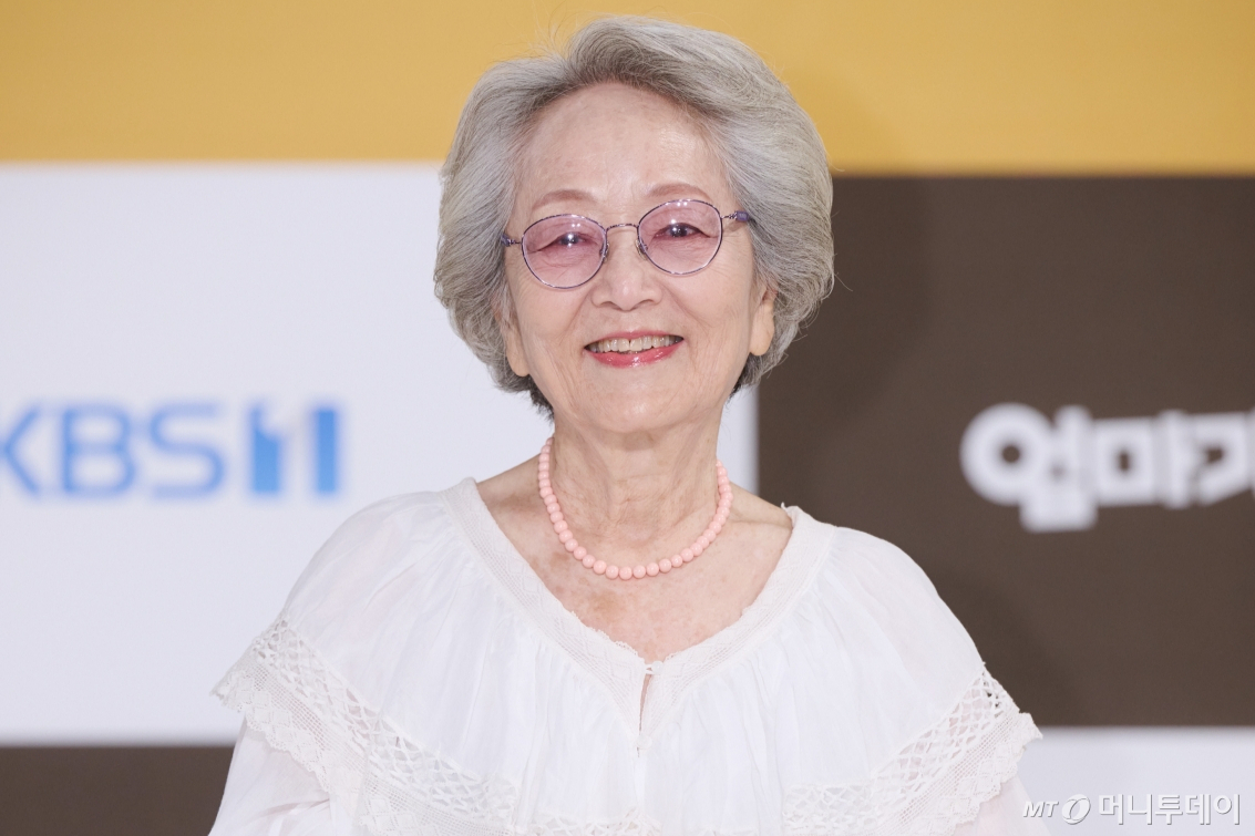 '88세' <b>김영옥</b>, <b>기억력</b> 걱정..."저절로 잊을까 겁나"