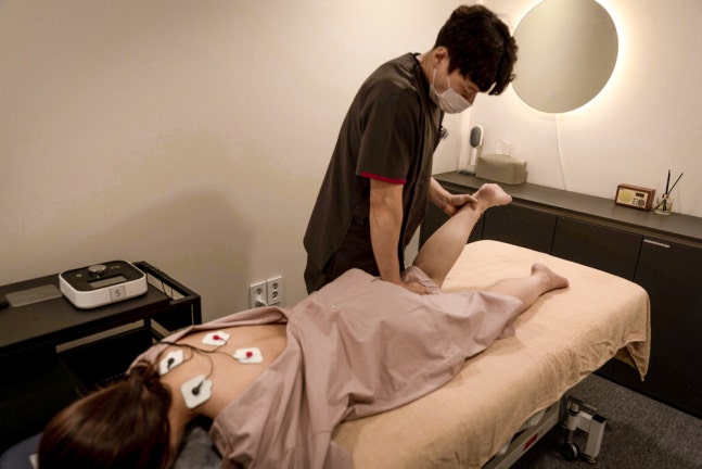 최근 들어 MZ세대를 중심으로 의료진 처방하에 전문적이고 체계적인 진료와 함께 전신 케어로 기분 전환을 해주는 스파가 접목된 메디컬 스파가 병원의 새로운 트렌드로 떠오르고 있다.  제일정형외과병원