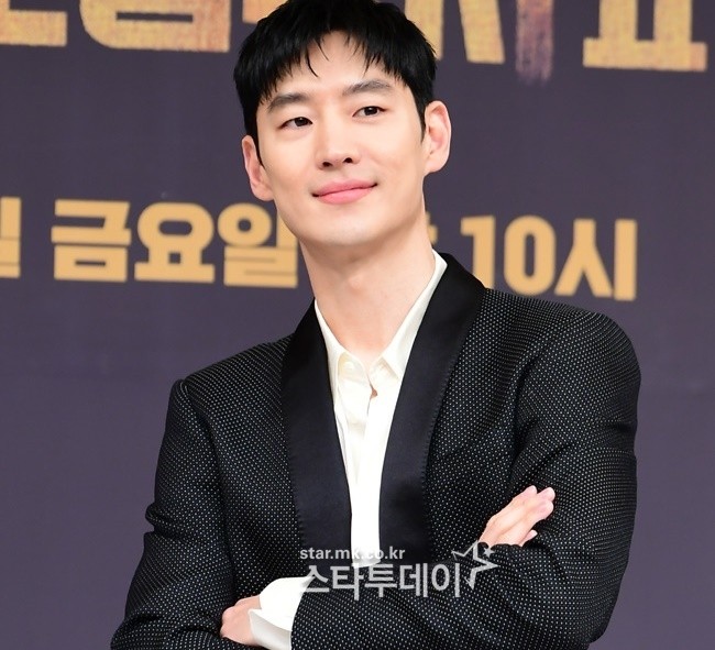 <b>이제훈</b>, 허혈성 대장염 응급수술…부국제 박은빈 단독 사회