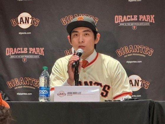 1460억 MLB 입성한 <b>이정후</b> “<b>헬로</b>, 전 한국서 온 바람의 <b>손자</b>”