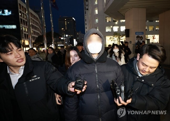 “안 죄송해요, 예술했을 뿐”…<b>경복궁 두번째 낙서</b>범 인증샷도 올려