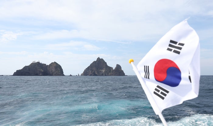 [속보] <b>국방부</b>, ‘<b>독도</b>는 <b>영토분쟁</b> 중’ 기술 정신전력교재 전량 회수키로
