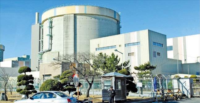 ‘<b>월성 원전</b> 자료삭제’ <b>산업부</b> 공무원 2심서 전원 <b>무죄</b>