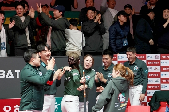 <b>하나카드</b> 준플레이오프서 먼저 웃었다…김가영 사카이 활약 앞세워 <b>에스와이</b> ...