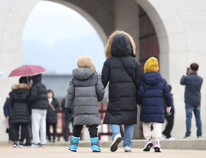오늘밤부터 <b>서울 전역 한파주의보</b>…“내일 출근길 옷 두툼하게”
