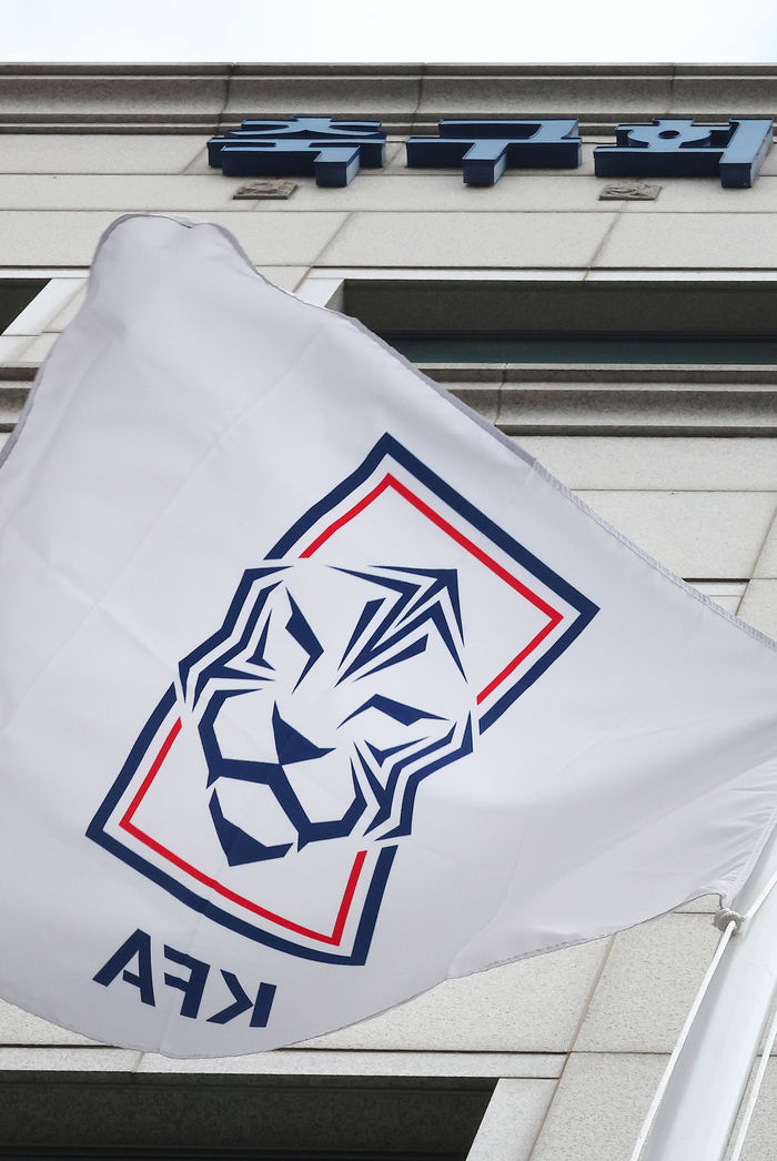 한국 <b>축구대표팀</b>, <b>아시안컵</b> 전지훈련 중 카드놀이 논란