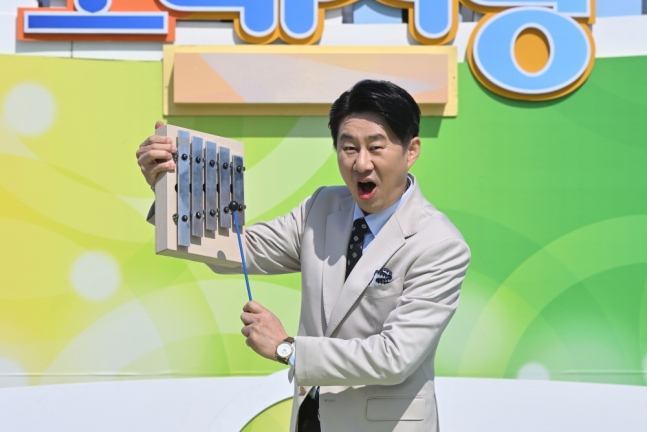 ‘<b>전국노래자랑</b>’ 새MC <b>남희석</b> “첫 녹화 후 김신영 응원 전화”