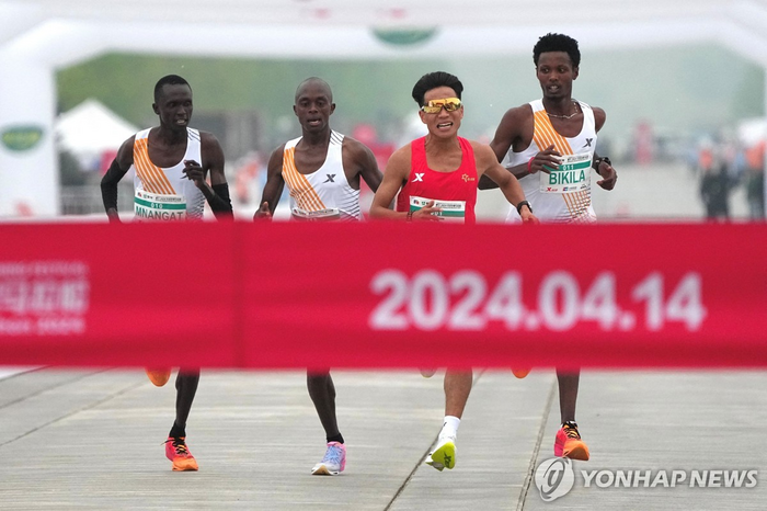 <b>마라톤</b> 대회서 중국 <b>선수</b> 1위 만들기 승부조작 의심...아프리카 3인 대놓고 ‘...