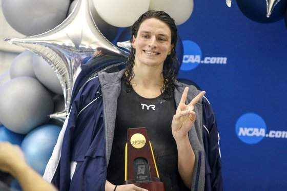  2022년 남자 성기를 달고 참가한 리아 토머스가 미국대학스포츠협회(NCAA) 수영 대회에서 여자 자유형 500야드(457.2m)에서 우승했다. NCAA 디비전1 사상 최초로 트랜스젠더 여성 챔피언이 됐다. [사진