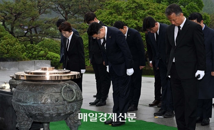 ‘<b>박찬대</b> 호(號)’ 출범…<b>원내대표</b>단 구성 완료