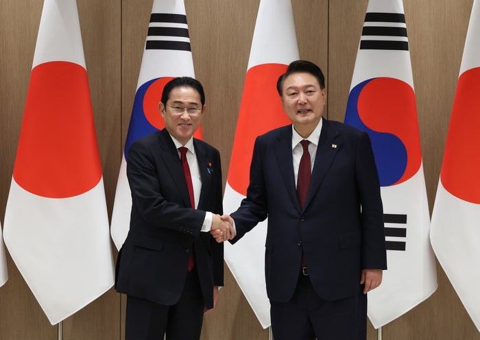 尹, 기시다에 “<b>라인사태</b>, 한일관계와 <b>별개</b> 사안…잘 관리해야”