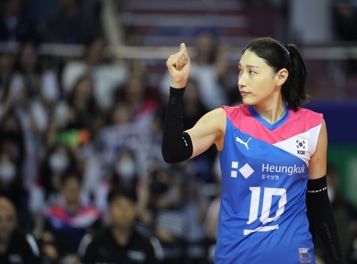 <b>유재석</b>도 ‘식빵언니’ 보러 왔다…6천명 앞에서 태극마크와 작별한 <b>김연경</b>