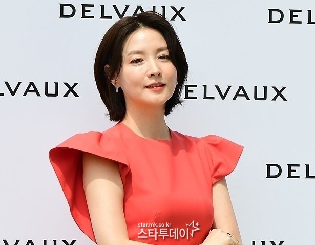 <b>이영애</b>, <b>쌍둥이</b> 자녀와 함께 아동단체에 5100만원 기부