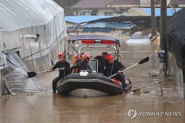 <b>대전</b>충남 시간당 100 폭우…침수된 승강기서 1명 숨진채 발견