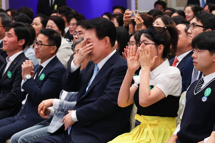 윤대통령·탈북민 한자리서 울었다…“<b>대한민국</b> 찾는 北<b>동포</b> 한분도 안돌려보...
