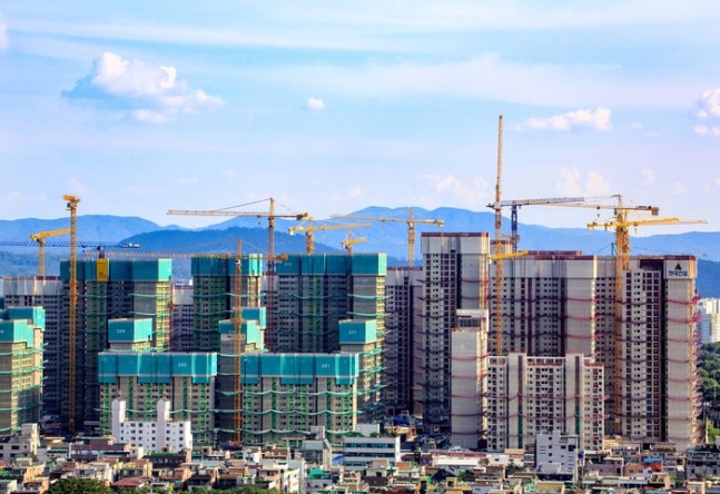 “지방에 짓다 만 아파트 어떡하나”…분양보증 피해 5천억, 건설사들 법정관리