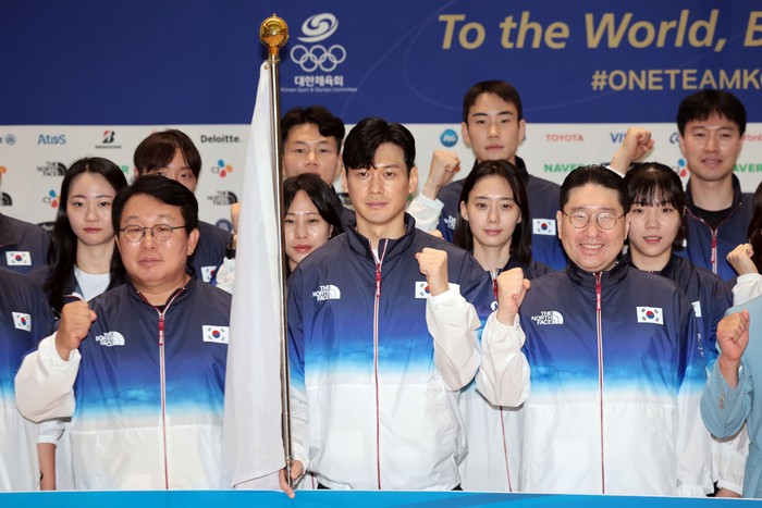 “올 여름 즐거움 드리겠다”… 파리올림픽 대한민국 <b>선수단 본진</b> 출국