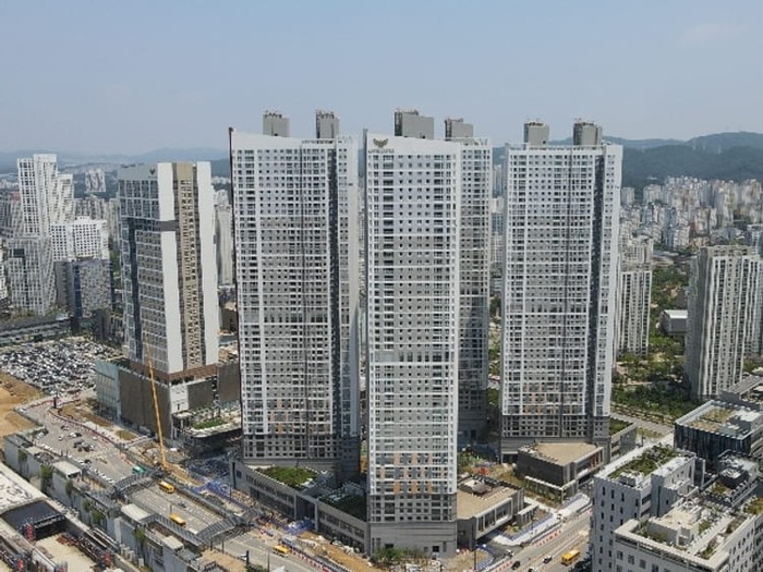 “비오는 날에도 뽀송, GTX역 지하로 연결”…10억 로또 ‘이 <b>아파트</b>’ 줍줍 ...