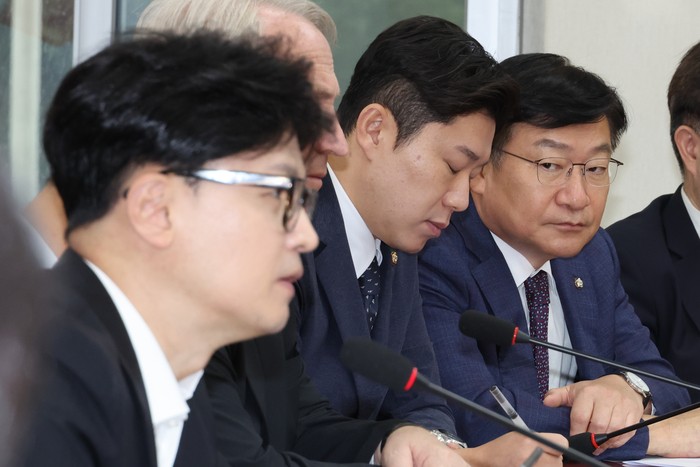 한동훈, 윤대통령과 합의봤나…당직자 일괄 <b>사퇴</b> 요구, 친윤 <b>정점식</b> 퇴임 수순...