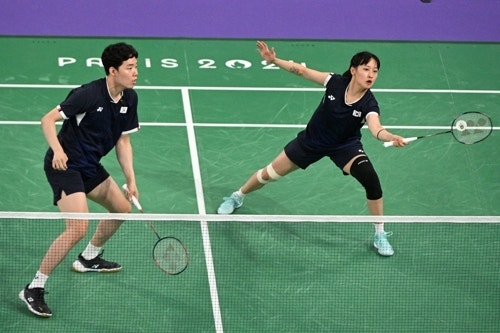 <b>배드민턴</b> 혼합복식 ‘<b>은메달</b>’ 확보…<b>준결승</b> 한국끼리 맞붙는다