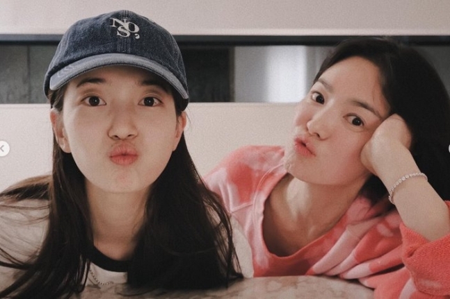 송혜교 간식차 인증한 수지🚌