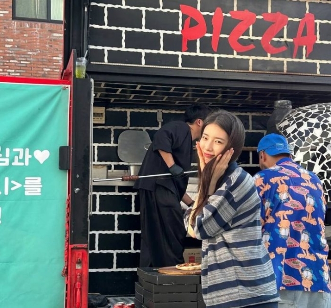 송혜교 간식차 인증한 수지🚌