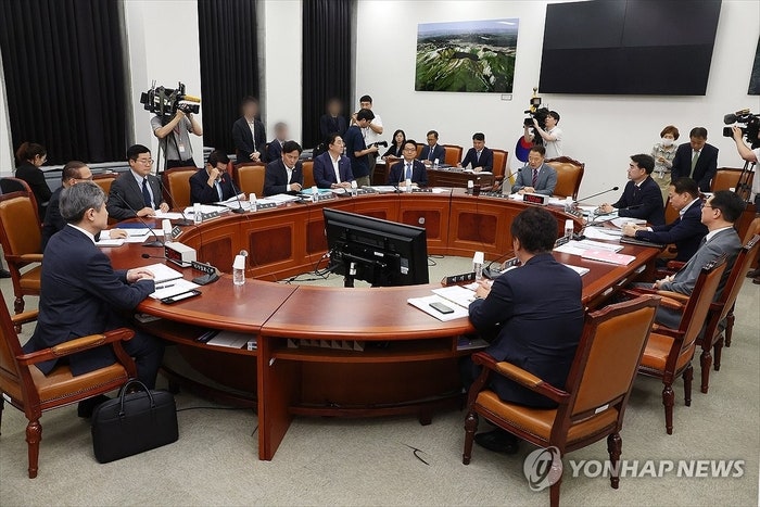 [속보] <b>국정원</b> “北 <b>탄도미사일</b> 발사대, 충청도까지 영향미칠 수 있어”