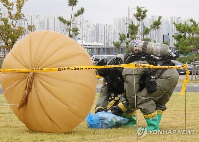 [속보] 합참 “북한, <b>대남 쓰레기 풍선</b> 부양”