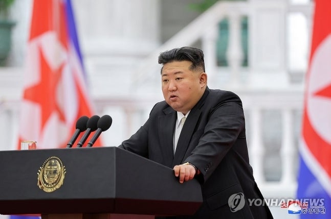 [속보] 북, <b>우라늄 농축시설</b> 첫 공개…<b>김정은</b> “보기만 해도 힘이 난다...