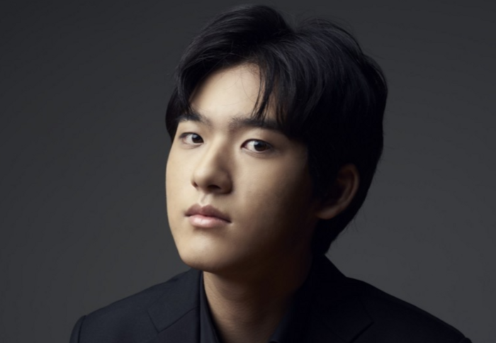 [속보] 스무살 <b>임윤찬</b> 한국 <b>피아니스트</b> 최초 ‘英 <b>그라모폰상</b>’ 쾌거