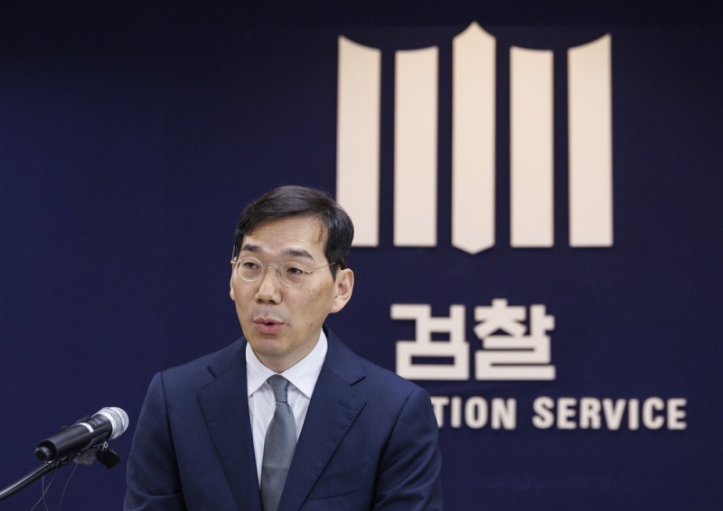 檢 "<b>김여사</b>, 시세조종 인지 못해"… 野 "검찰총장 탄핵"