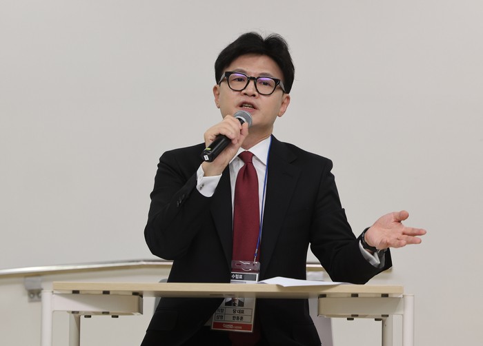 <b>한동훈</b> “尹<b>대통령</b>에 <b>반대</b>, 개인적인 것 아냐…우리 모두가 사는 길”