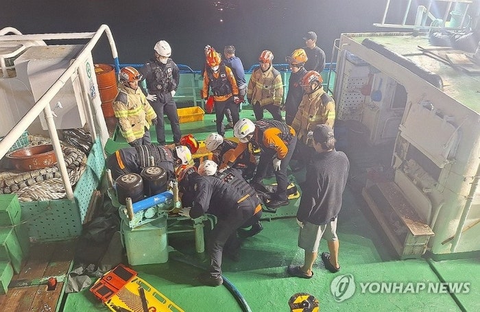 [속보] <b>제주</b> 비양도 <b>어선</b> 침몰…<b>실종</b>자 13명 중 1명 추가 구조