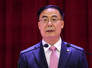 '아들 특혜채용' <b>김세환</b> 前<b>선관위 사무총장</b> 구속영장