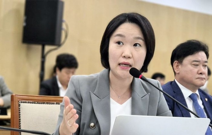 “아이 낳았다고 <b>결혼</b>? 숨막혀”...<b>정우성</b> 혼외자 논란에, <b>이소영</b> 의원...