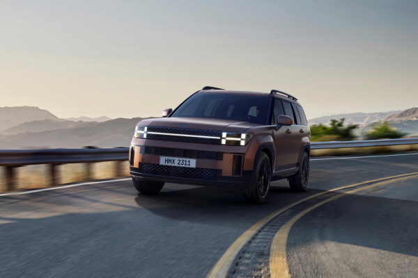  “There’s no car to match this price”… Santa Fe, UK's ‘Top Gear Awards’ SUV of the Year [Photo courtesy of Hyundai]